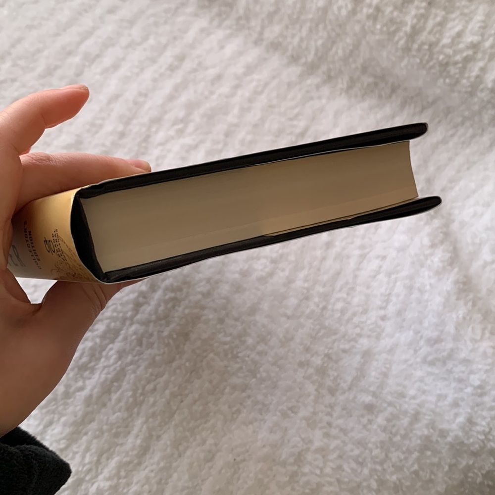 Collector’s Edition copy of Colleen Hoover’s novel Verity - Picture 12 of 12